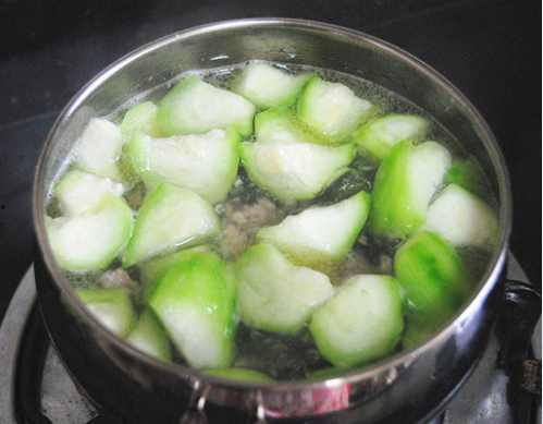 瑶柱煮黑毛瓜可以吃吗,营养美味两不误的佳肴