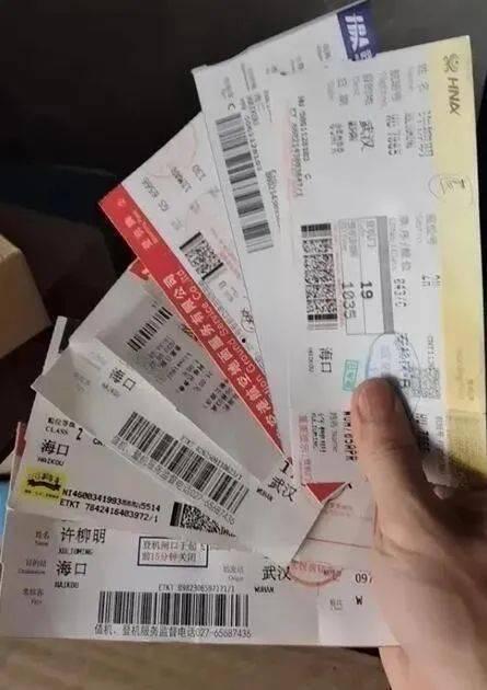 网友上传黑料吃瓜是真的吗,真相还是吃瓜？